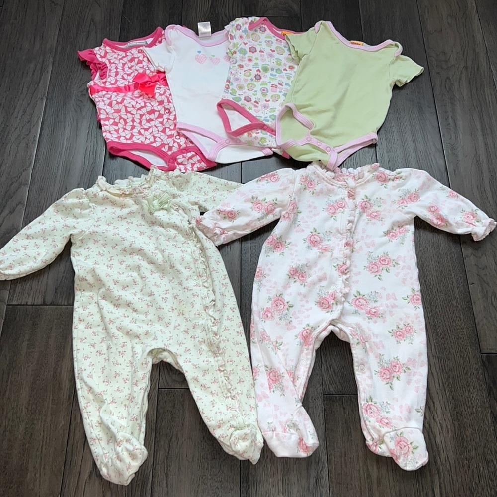 Bundle First impressions, long sleeve pajama onesies with 4 shortsleeve onesies